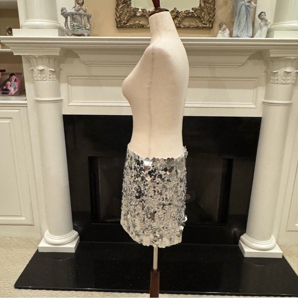 Gianni Bini Silver Sequin Mini Skirt – Size 8 (NWT) - Picture 5 of 9